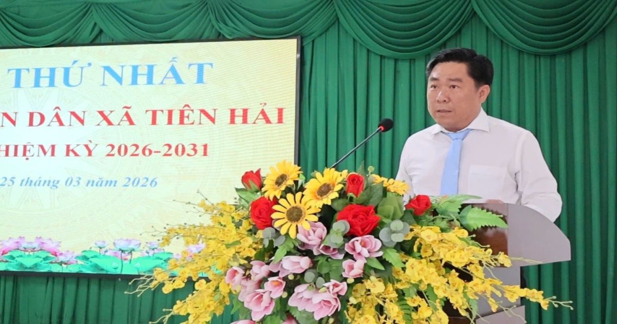 Đồng chí Mai Quốc Thắng – Bí thư Đàng ủy – Chủ tịch UBND xã thay mặt tập thể lãnh đạo UBND xã phát biểu hứa hẹn trong nhiệm kỳ 2026 - 2031 - Ảnh: Lâm Tú.