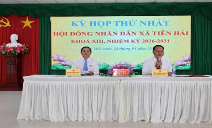 Thường trực Hội đồng nhân dân xã điều hành kỳ họp thứ nhất